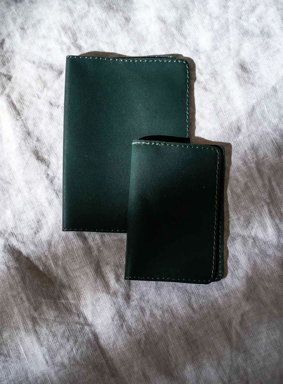 FOREST GREEN LEATHER PASSPORT COVER