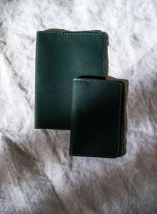 FOREST GREEN LEATHER PASSPORT COVER