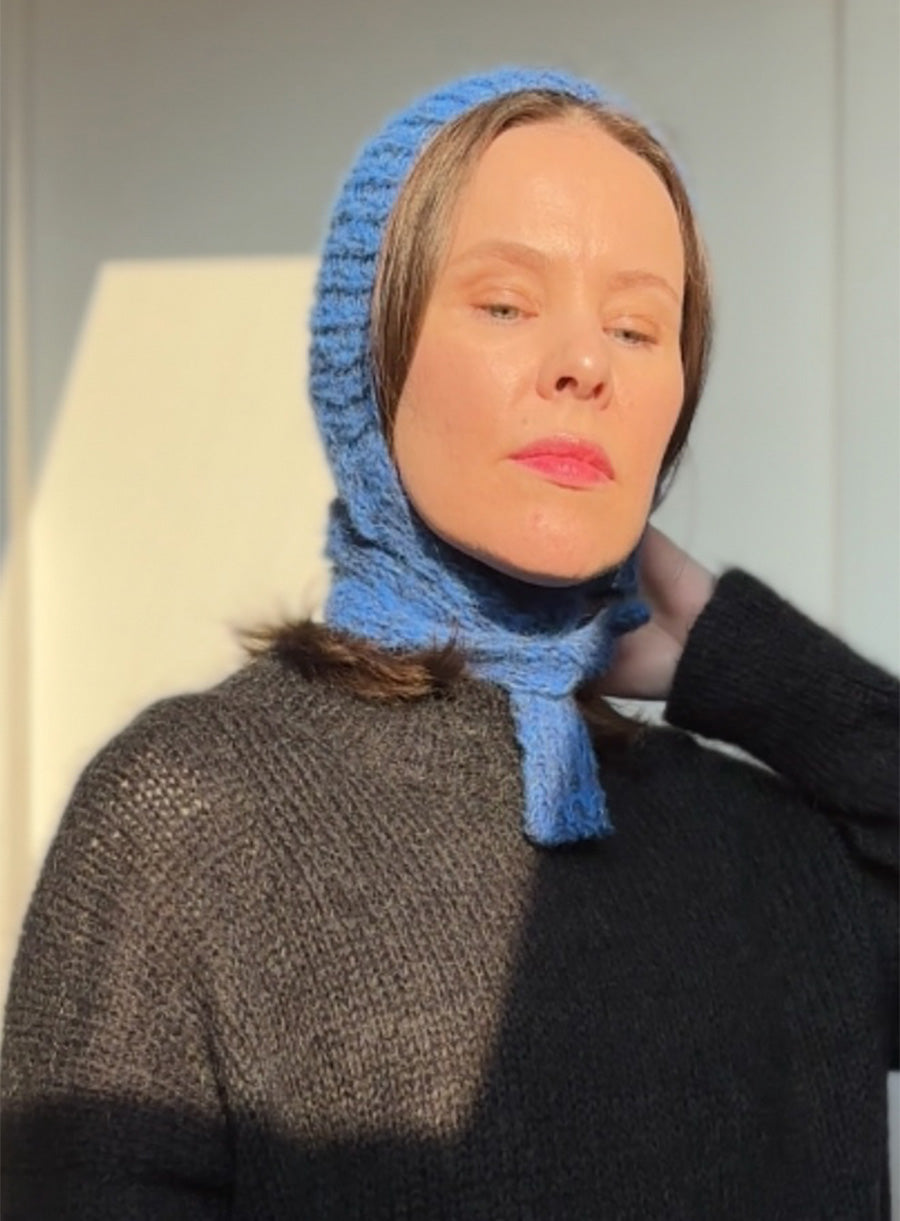 roal blue knitted vintage bonnet