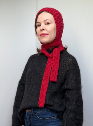 vintage red nitted bonnet