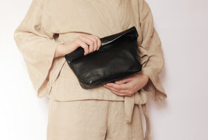 BLACK LUNCH CLUTCH