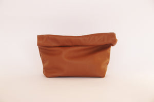 BROWN LUNCH CLUTCH